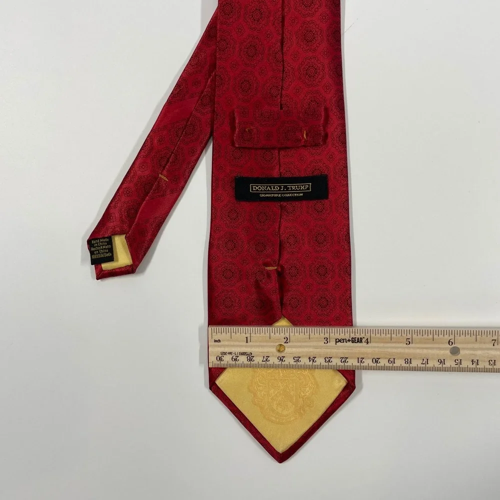 Donald J Trump Signature Collection Red Medallion Silk Necktie Mens OS